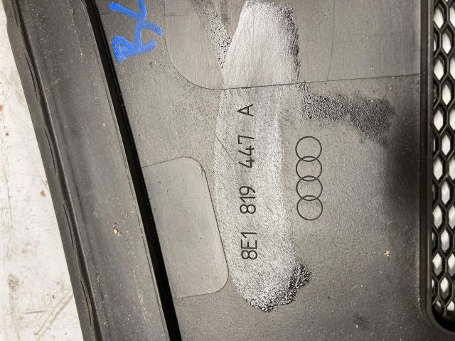 bontott AUDI A4 B6 Levélrács