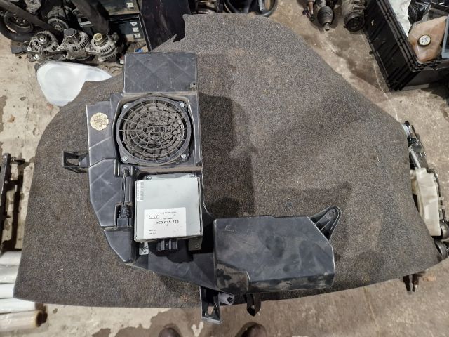 bontott AUDI A4 B6 Mélynyomó Hangszóró