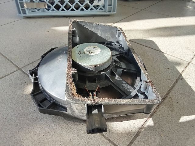 bontott AUDI A4 B6 Mélynyomó Hangszóró