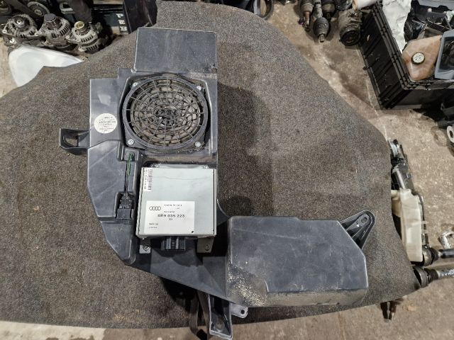 bontott AUDI A4 B6 Mélynyomó Hangszóró