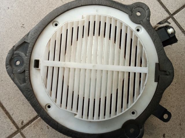 bontott AUDI A4 B6 Mélynyomó Hangszóró