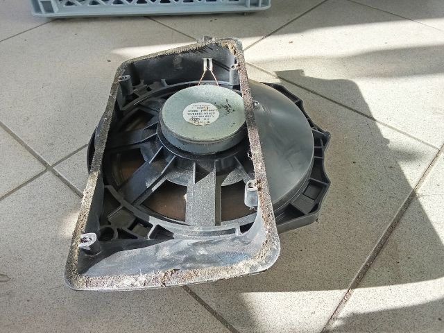 bontott AUDI A4 B6 Mélynyomó Hangszóró