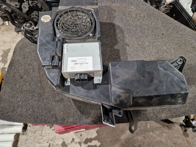 bontott AUDI A4 B6 Mélynyomó Hangszóró