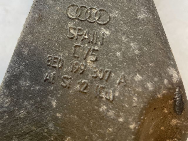 bontott AUDI A4 B6 Motor Tartó Bak Jobb