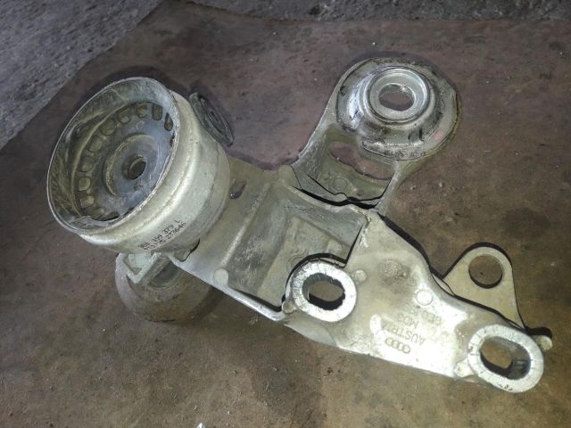 bontott AUDI A4 B6 Motor Tartó Bak (Pozíciófüggetlen)