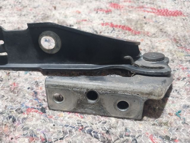 bontott AUDI A4 B6 Motorháztető Jobb Zsanér