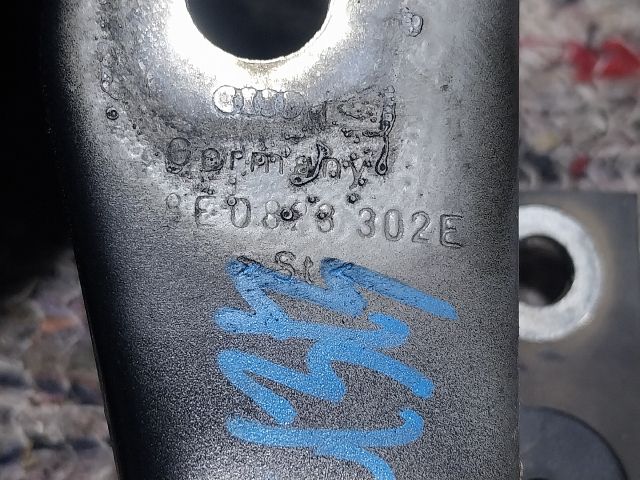 bontott AUDI A4 B6 Motorháztető Jobb Zsanér