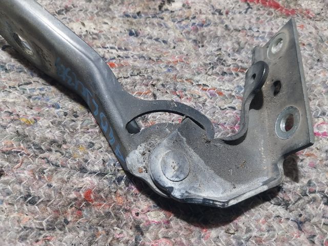 bontott AUDI A4 B6 Motorháztető Jobb Zsanér