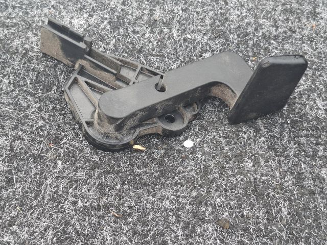 bontott AUDI A4 B6 Motorháztető Nyitó Kar / Gomb