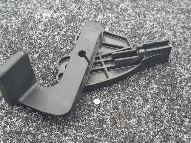 bontott AUDI A4 B6 Motorháztető Nyitó Kar / Gomb