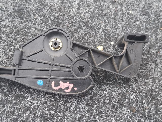 bontott AUDI A4 B6 Motorháztető Nyitó Kar / Gomb