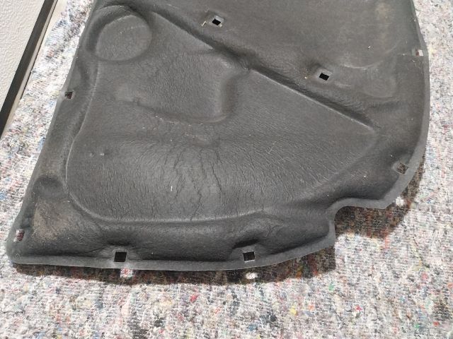 bontott AUDI A4 B6 Motorháztető Szigetelés