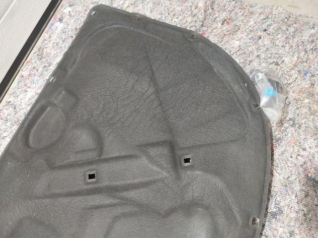 bontott AUDI A4 B6 Motorháztető Szigetelés