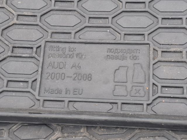 bontott AUDI A4 B6 Padlószőnyeg