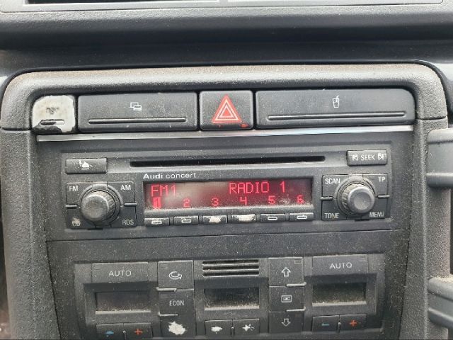 bontott AUDI A4 B6 Rádió / CD