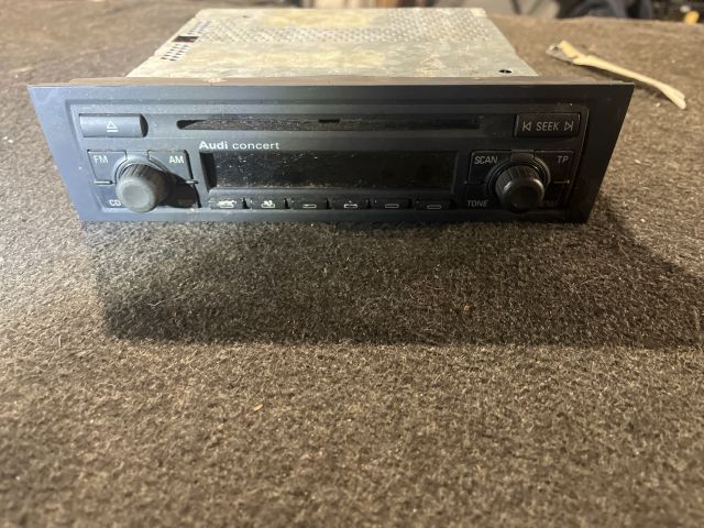 bontott AUDI A4 B6 Rádió / CD