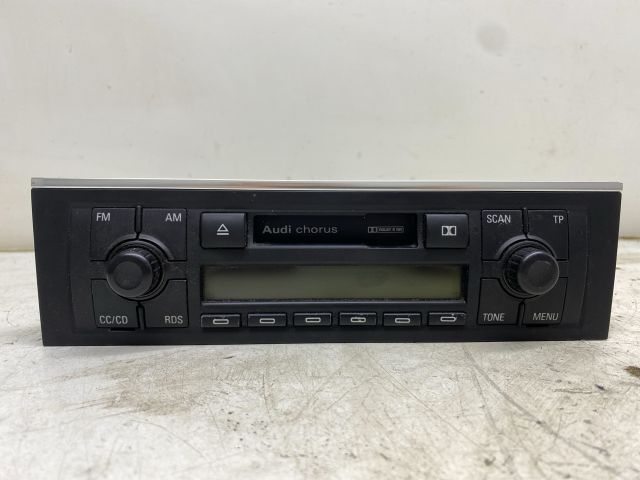 bontott AUDI A4 B6 Rádió / CD