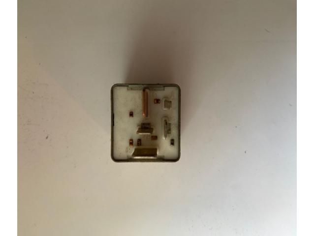 bontott AUDI A4 B6 Relé