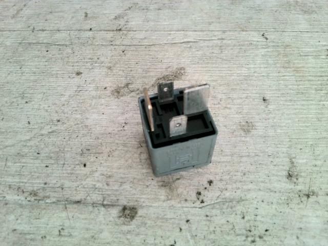 bontott AUDI A4 B6 Relé