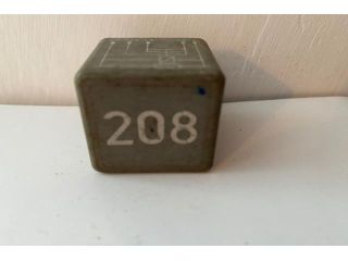 bontott AUDI A4 B6 Relé