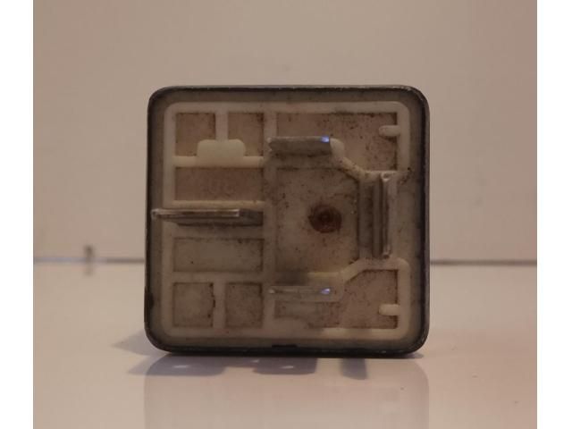 bontott AUDI A4 B6 Relé