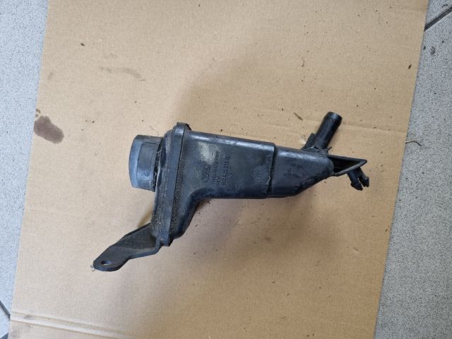 bontott AUDI A4 B6 Szervóolaj Tartály