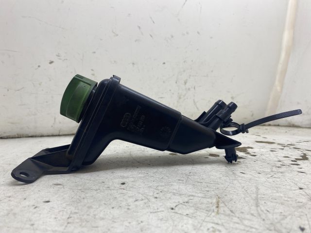 bontott AUDI A4 B6 Szervóolaj Tartály