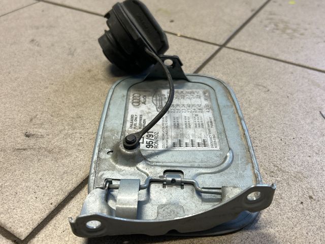 bontott AUDI A4 B6 Tankajtó