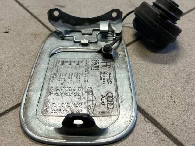bontott AUDI A4 B6 Tankajtó