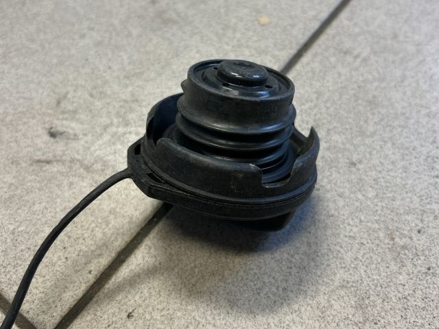 bontott AUDI A4 B6 Tankajtó