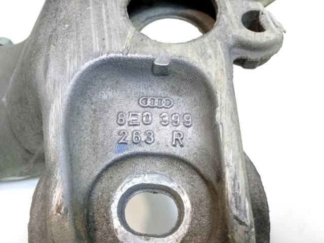 bontott AUDI A4 B6 Tartó Bak