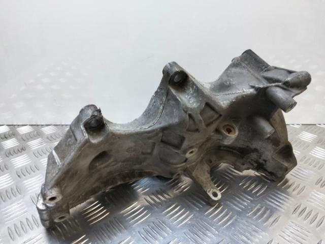 bontott AUDI A4 B6 Tartó Bak