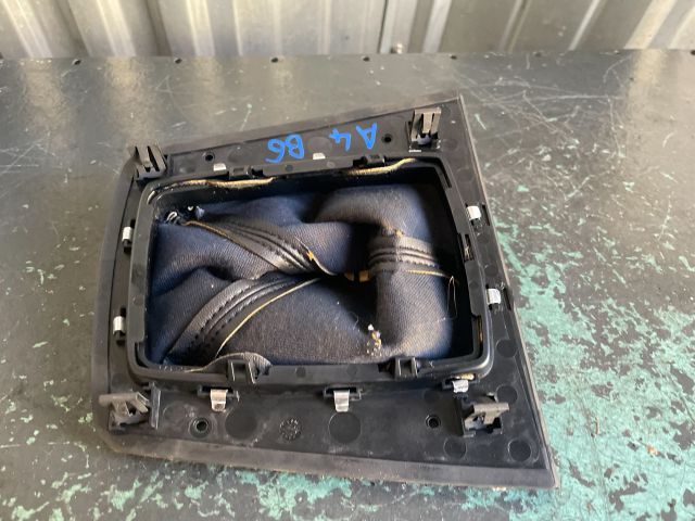 bontott AUDI A4 B6 Váltószoknya