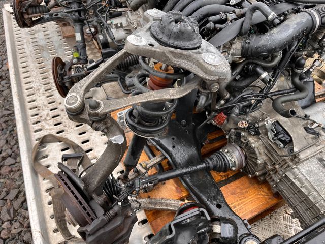 bontott AUDI A4 B7 Első Bölcső