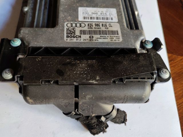 bontott AUDI A4 B7 Motorvezérlő