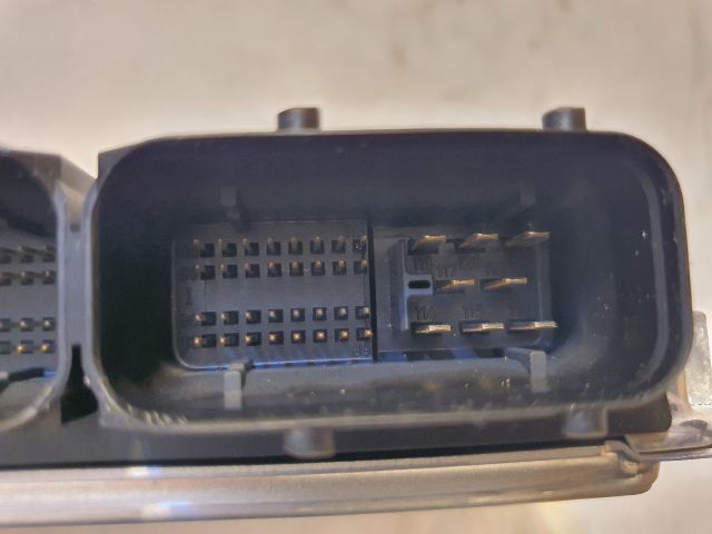 bontott AUDI A4 B7 Motorvezérlő