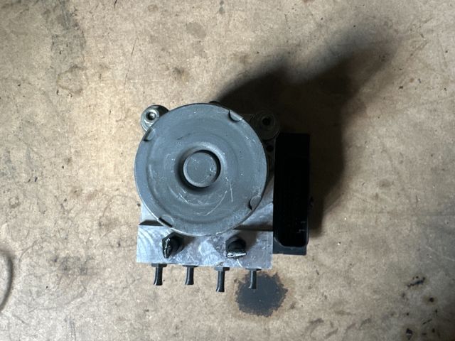 bontott AUDI A4 B7 ABS Kocka