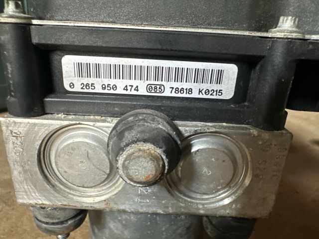 bontott AUDI A4 B7 ABS Kocka