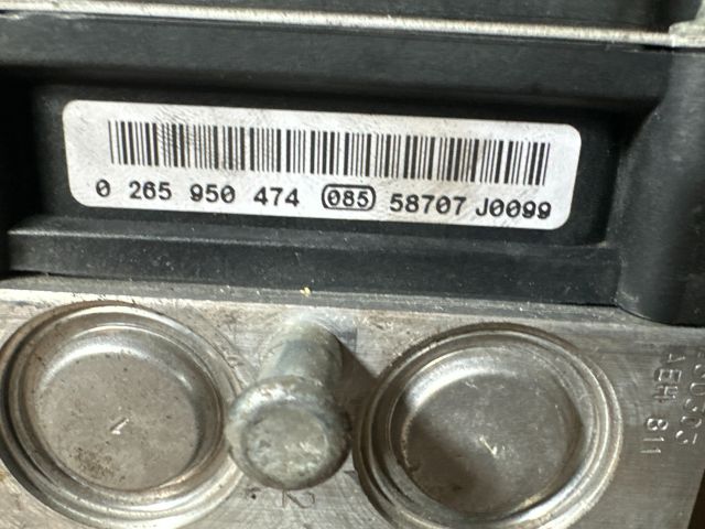 bontott AUDI A4 B7 ABS Kocka