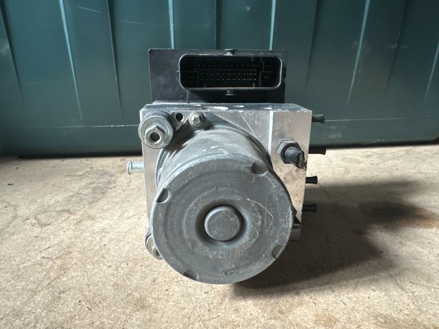 bontott AUDI A4 B7 ABS Kocka