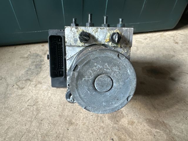 bontott AUDI A4 B7 ABS Kocka