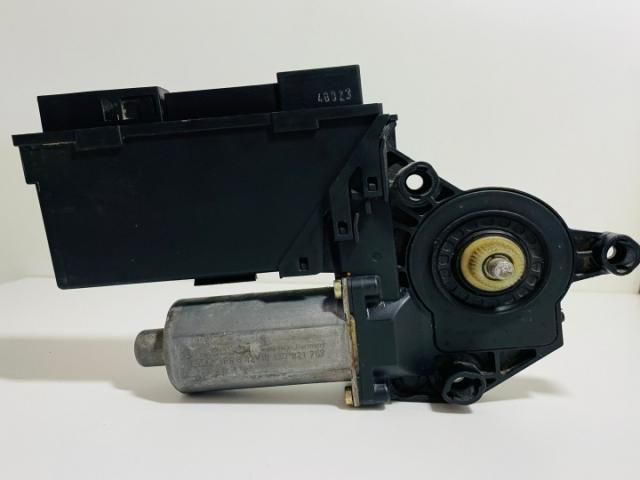 bontott AUDI A4 B7 Bal első Ablakemelő Motor