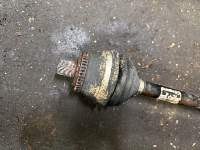 bontott AUDI A4 B7 Bal Féltengely