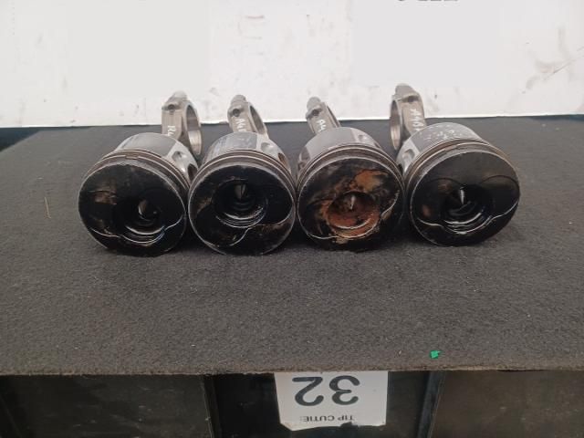 bontott AUDI A4 B7 Dugattyú