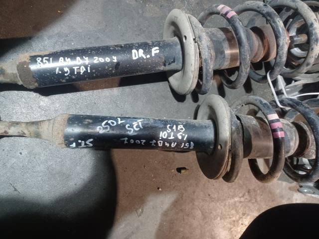 bontott AUDI A4 B7 Első Lengéscsillapító Pár