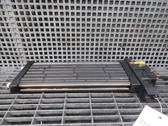 bontott AUDI A4 B7 Fűtőradiátor