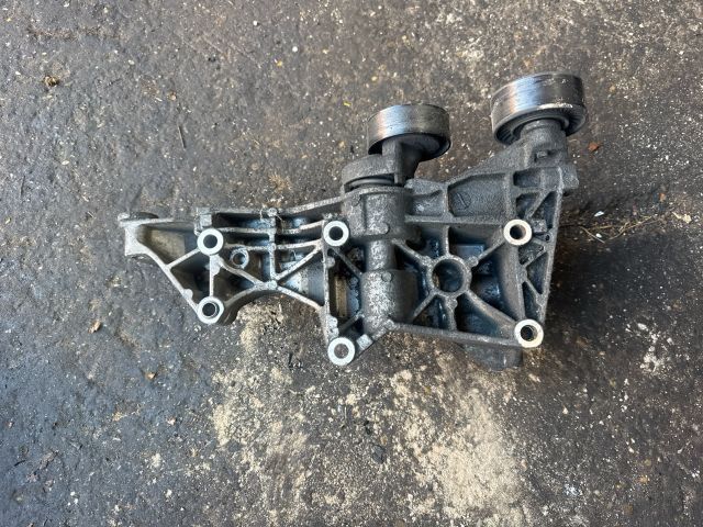 bontott AUDI A4 B7 Generátor Tartó Bak