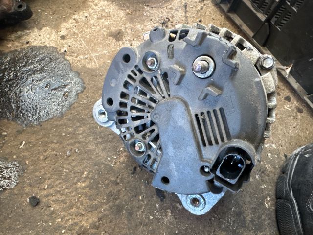 bontott AUDI A4 B7 Generátor