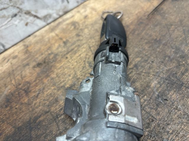 bontott AUDI A4 B7 Gyújtáskapcsoló Házzal