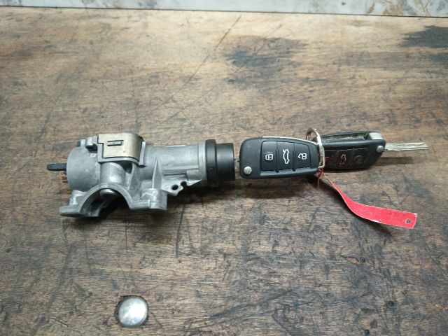 bontott AUDI A4 B7 Gyújtáskapcsoló Házzal